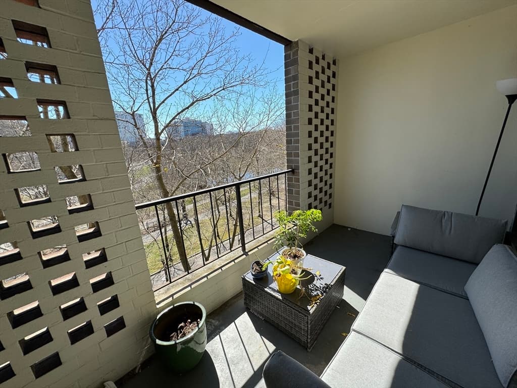 33 Pond Ave #521 photo 2