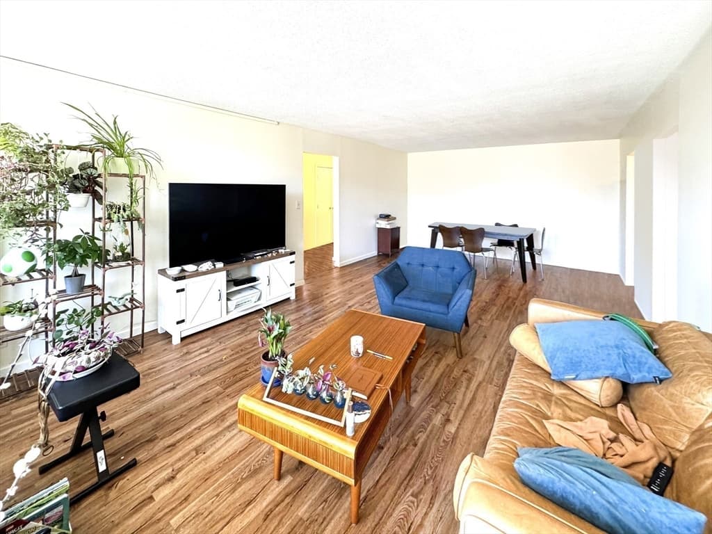 33 Pond Ave #521 photo 3