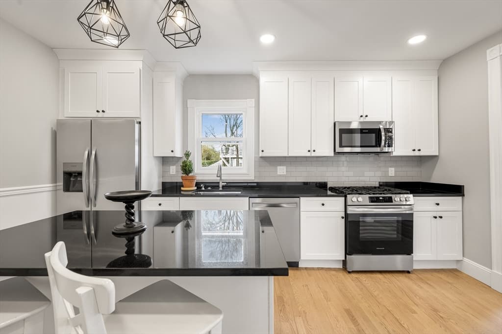 16 Sheridan Ave #16A photo 2