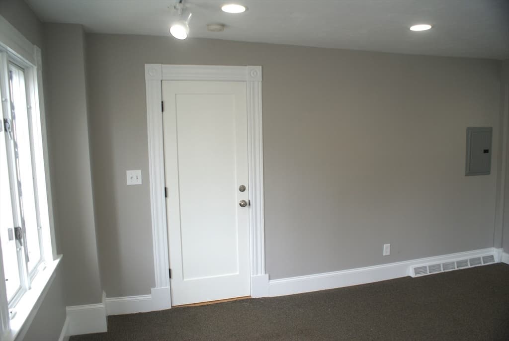 54 Main St #102 photo 5
