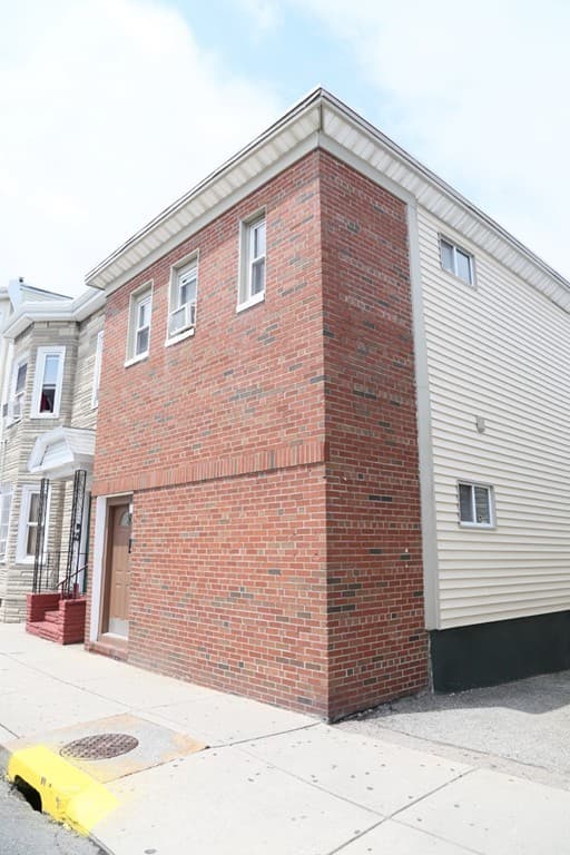 128 Bennington St photo 3