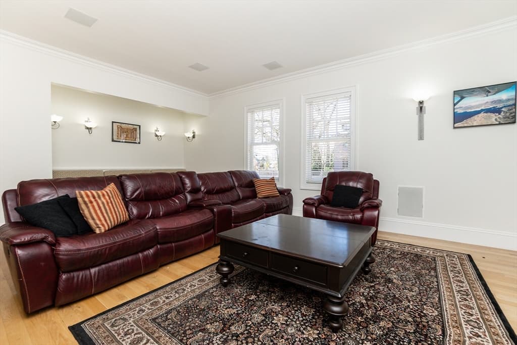 421 Wolcott Street photo 5