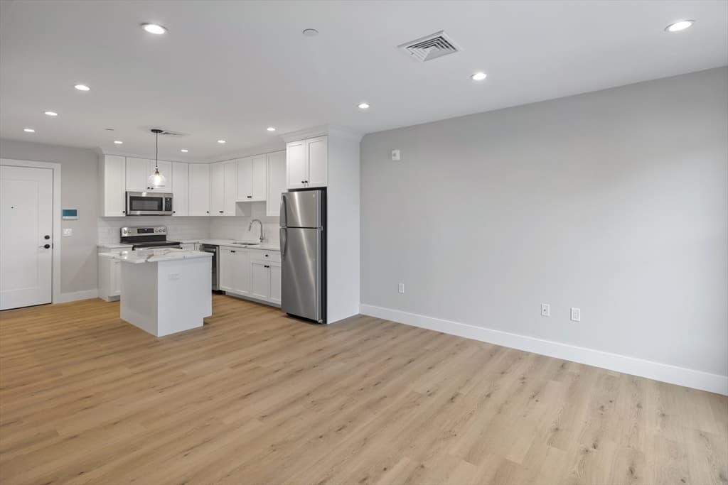 186 Bedford Street #206 photo 3