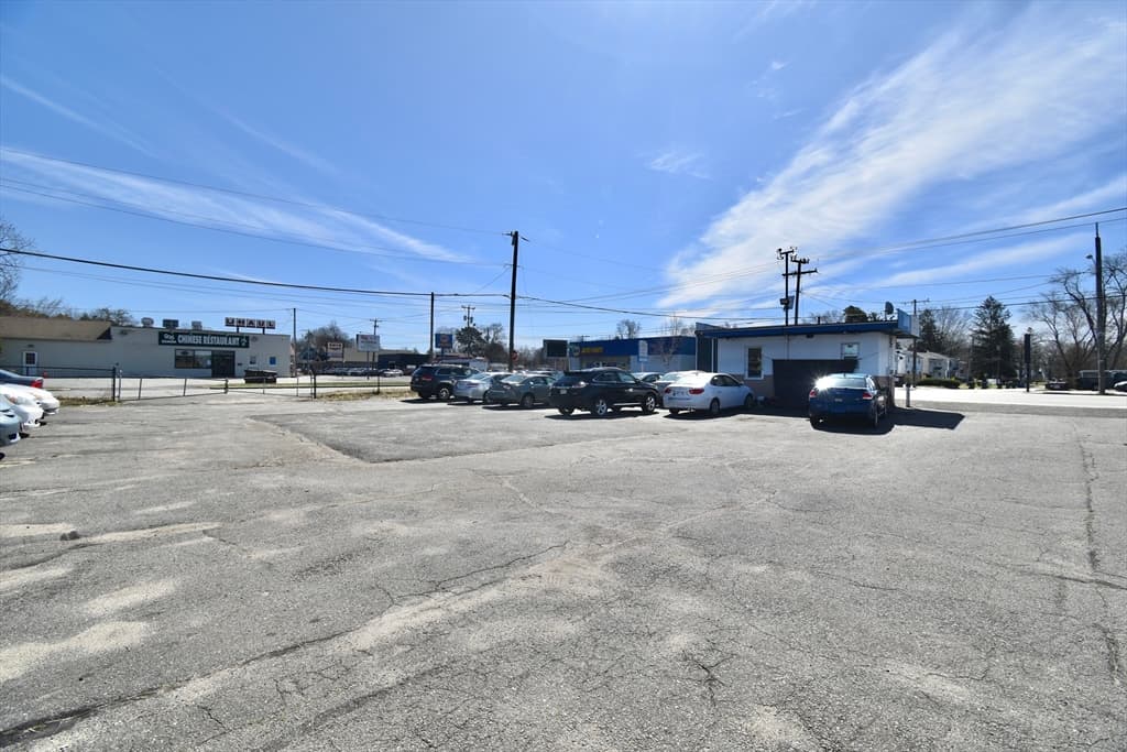 890 Boston Rd photo 4