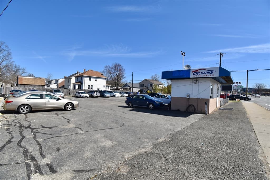 890 Boston Rd photo 2
