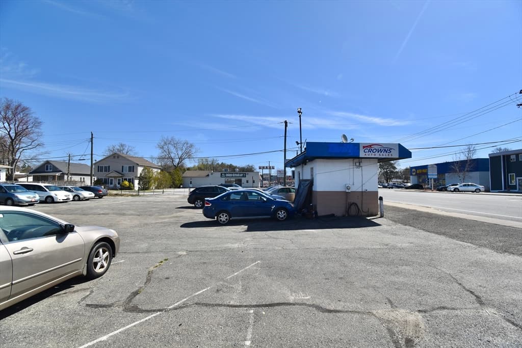 890 Boston Rd photo 3