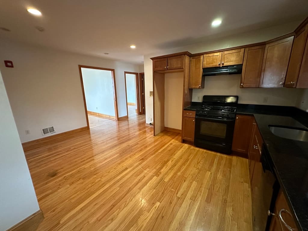 23 Dean Street #2B