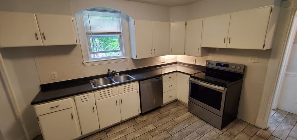 82 Rockland Street #2
