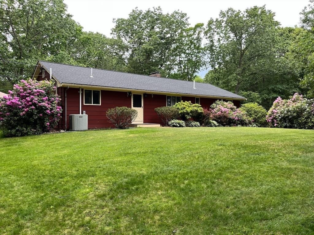 150 Sagamore St photo 3