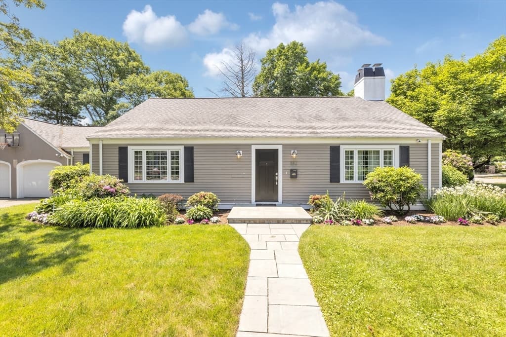 882 West Roxbury Parkway photo 2