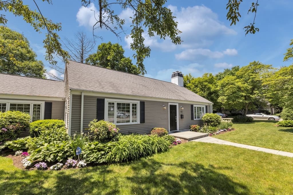 882 West Roxbury Parkway photo 3