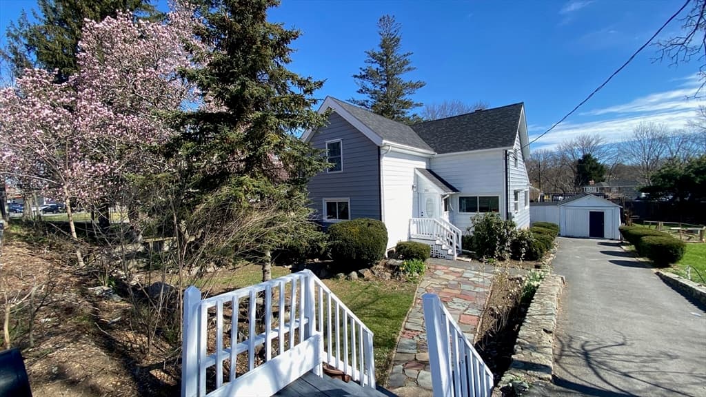 251 Essex St photo 2
