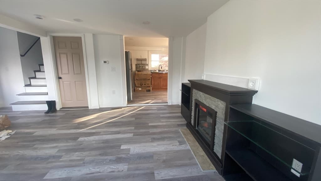 251 Essex St photo 5