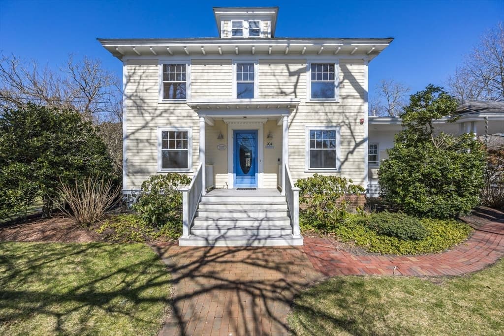 204 Main St photo 2