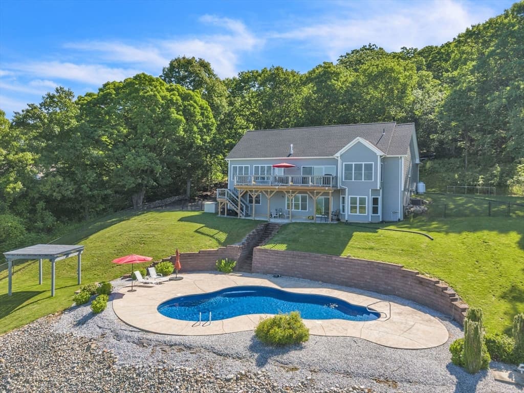 170 Hovey Rd