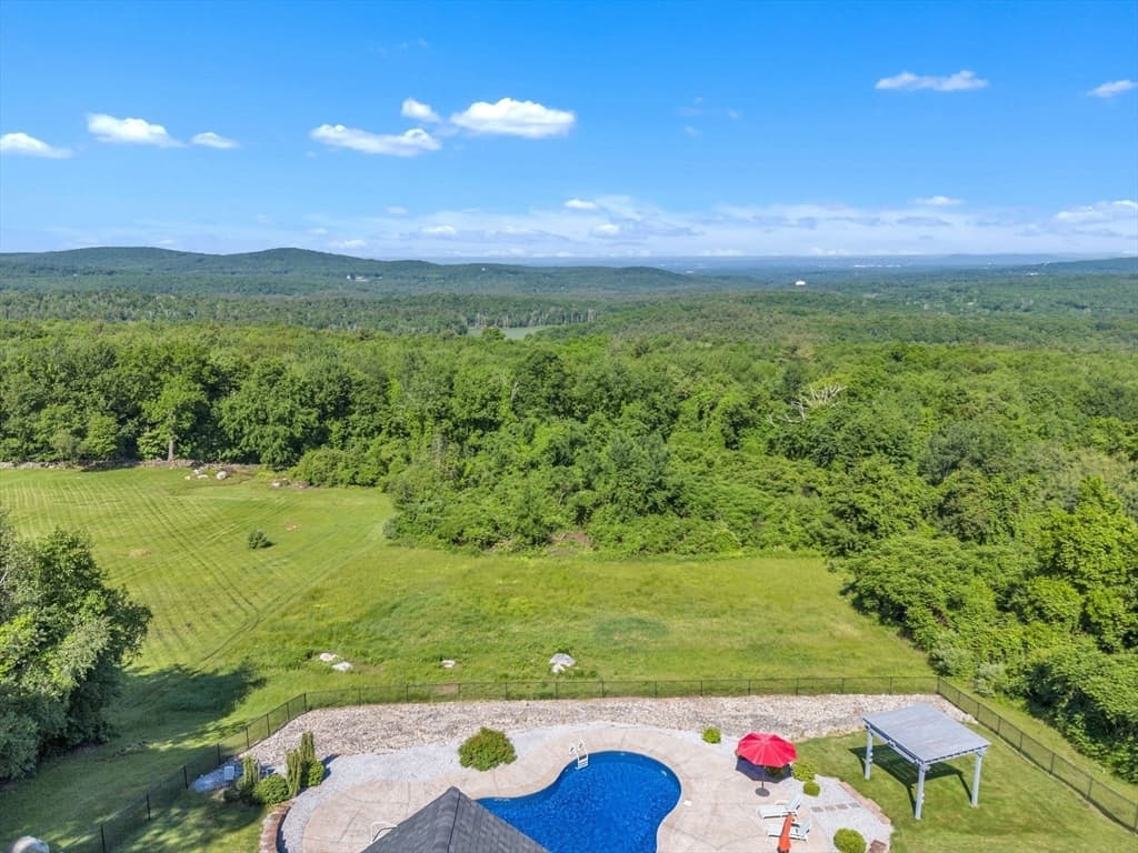 170 Hovey Rd photo 5