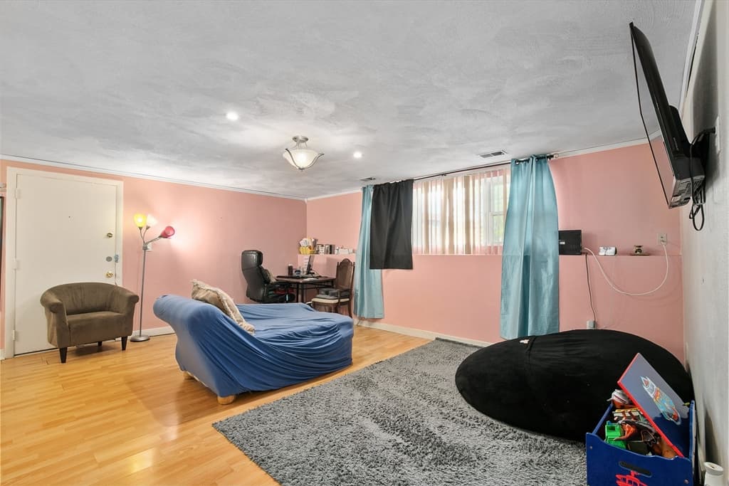 108 Oak Ln #1 photo 3