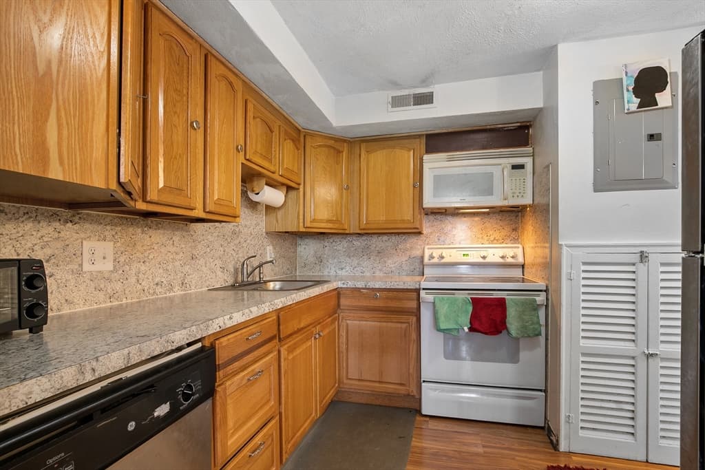 108 Oak Ln #1 photo 5