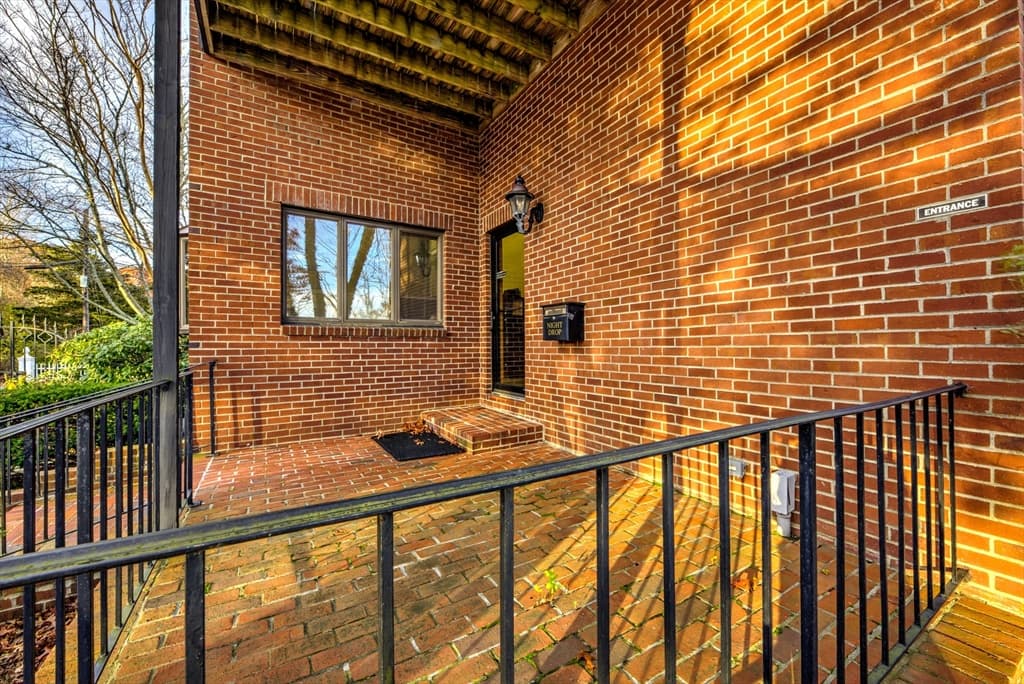 248 Stevens St photo 2