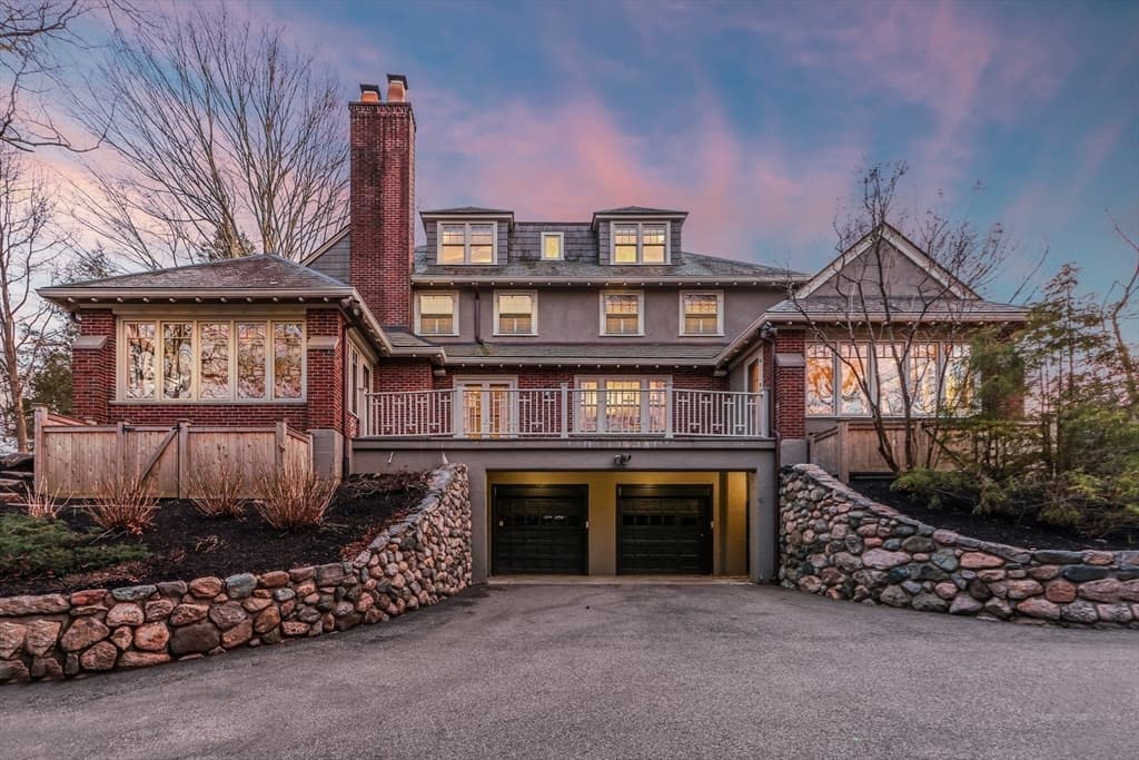 23 Metacomet Rd