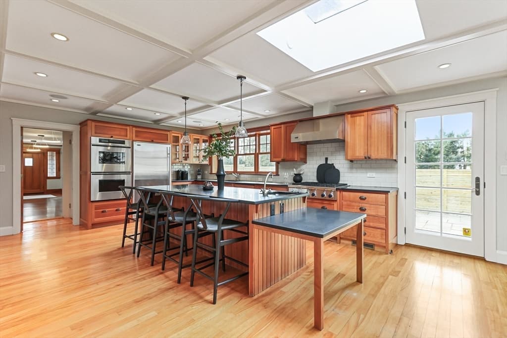 23 Metacomet Rd photo 5