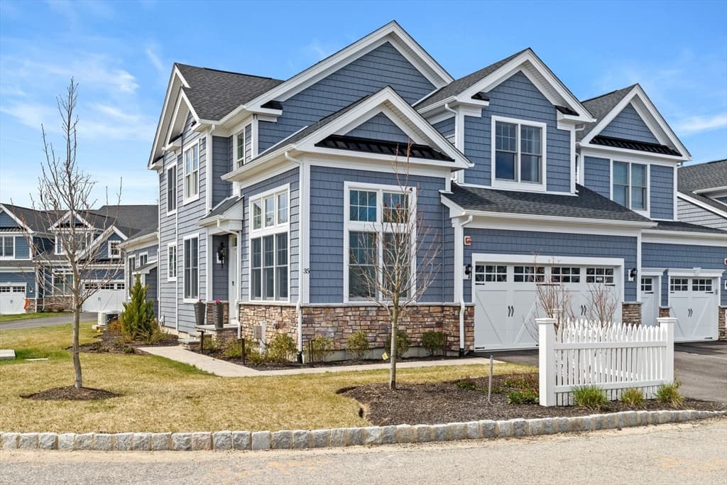 35 Thelma Way #35