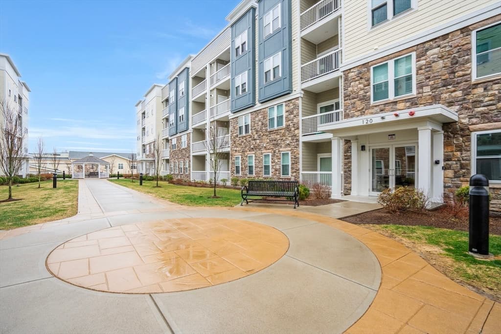120 University Ave #2102