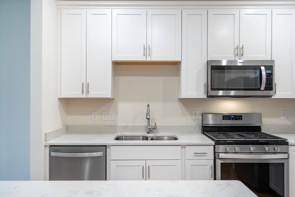 120 University Ave #2102 photo 5