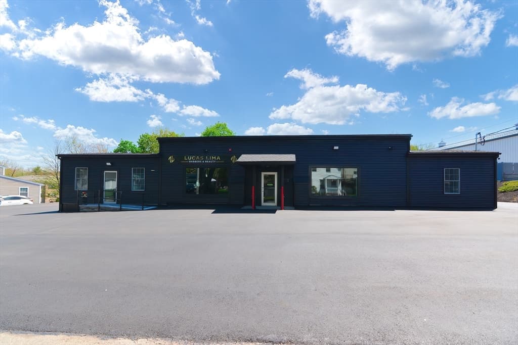 995 Main St