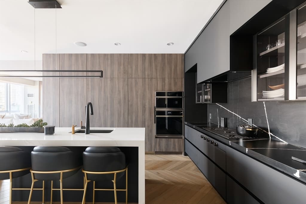 110 Stuart St #16C&D