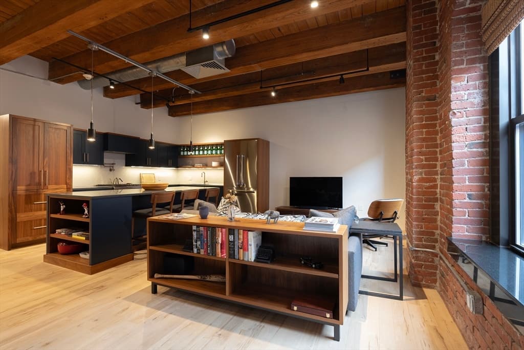 21 Wormwood Street #522 photo 2