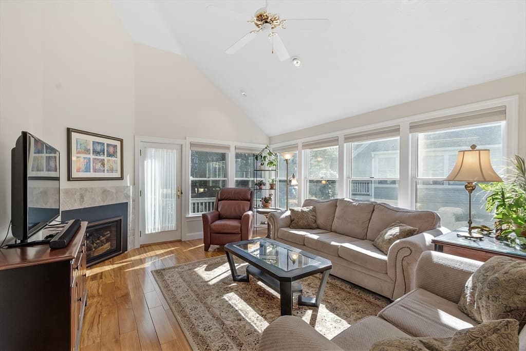 110 Hawthorne Village Road #110 photo 5