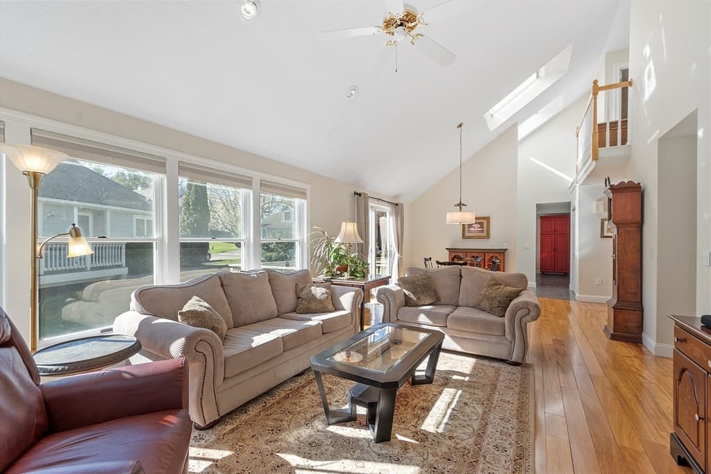 110 Hawthorne Village Road #110 photo 4