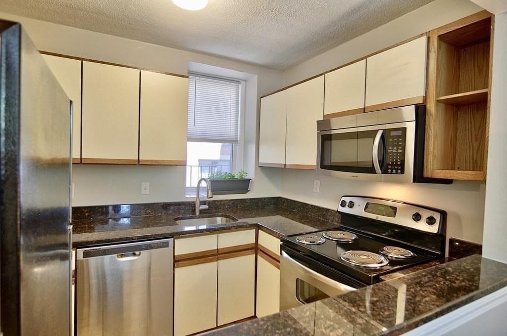 1409 Commonwealth Ave #301 photo 2