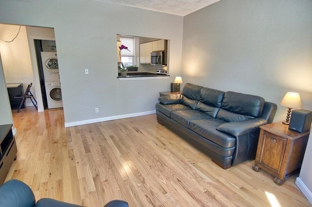 1409 Commonwealth Ave #301