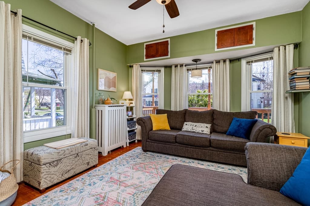24 Plain St photo 2