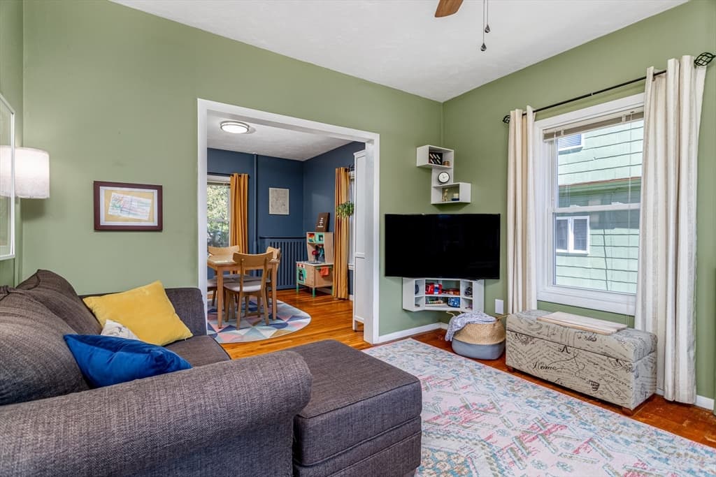 24 Plain St photo 5