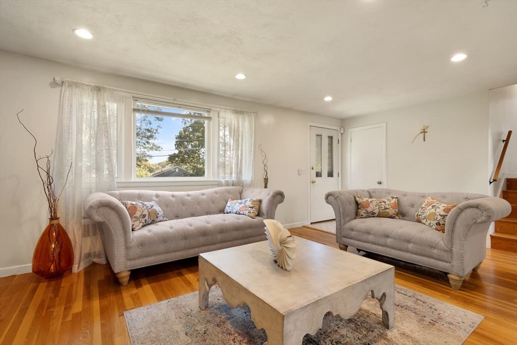 72 Dean Rd photo 5