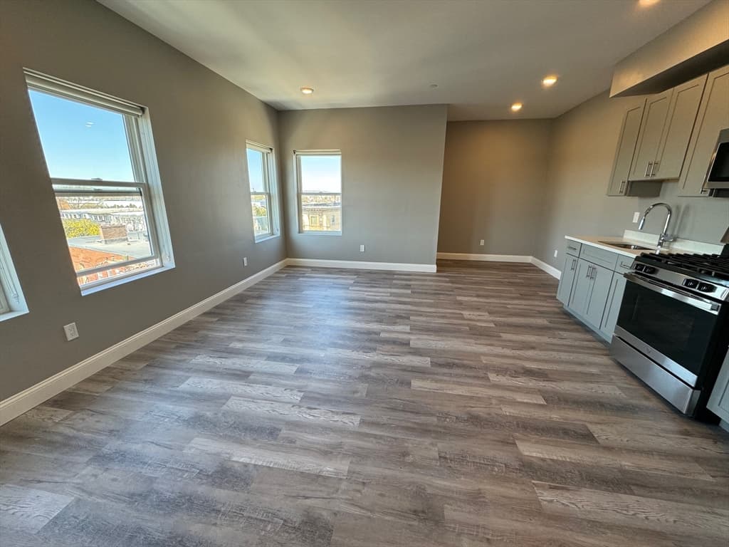 38 Walnut Ave #201 photo 5