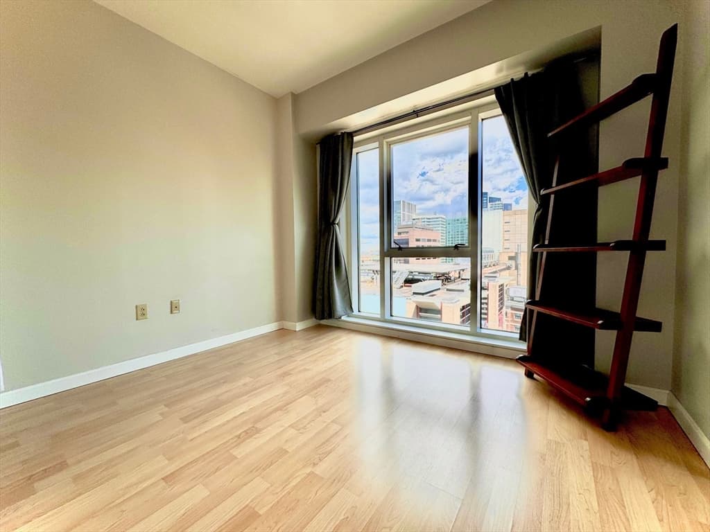 1 Nassau Street #1702 photo 2