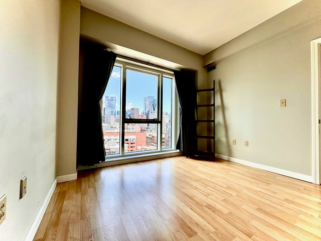 1 Nassau Street #1702 photo 3