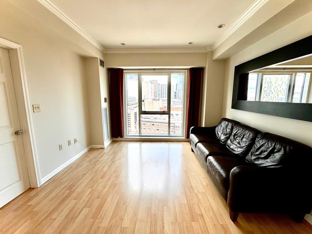 1 Nassau Street #1702 photo 4