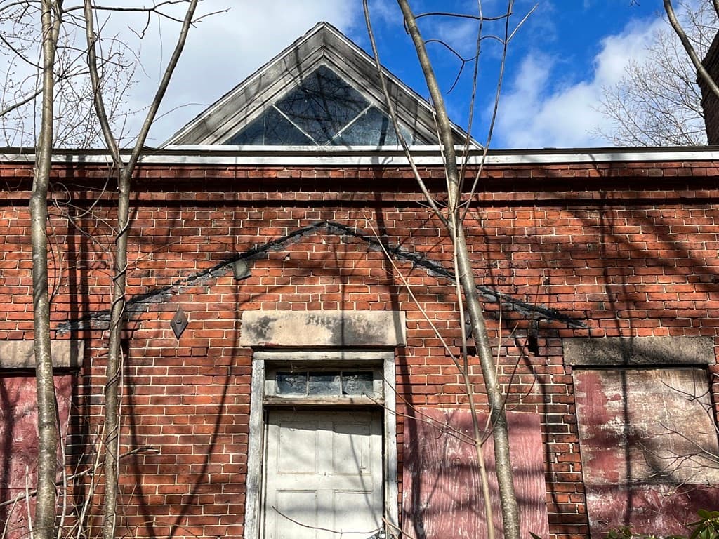 142 Hockanum Rd