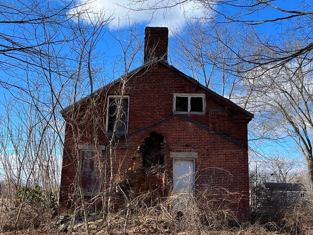 142 Hockanum Rd photo 4