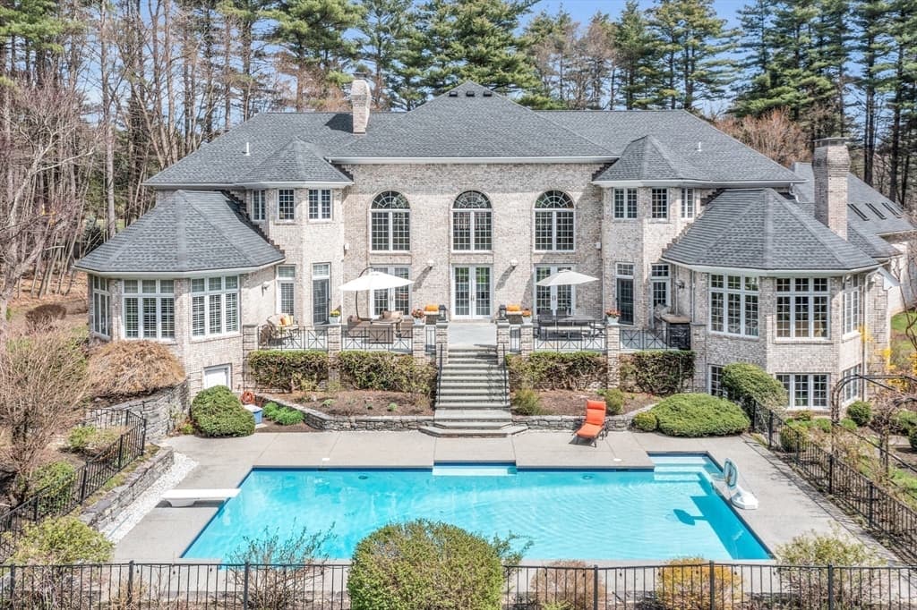 215 Monument Farm Rd