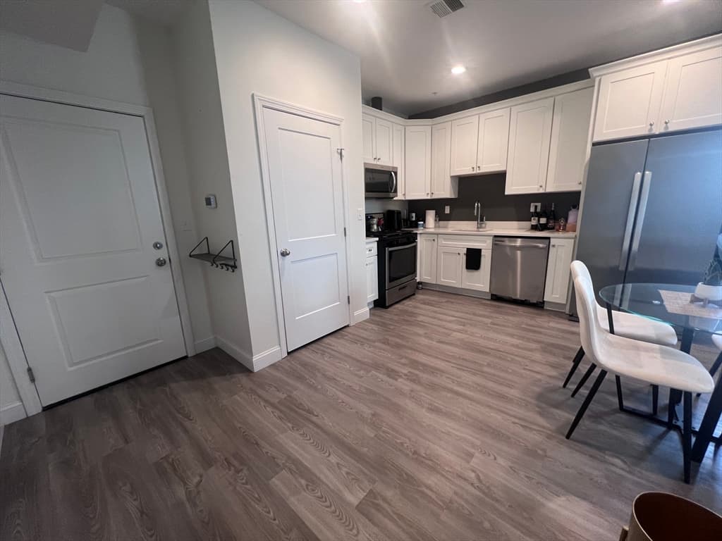 94 George St #104 photo 3