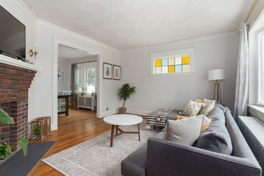 448 Baker St photo 2