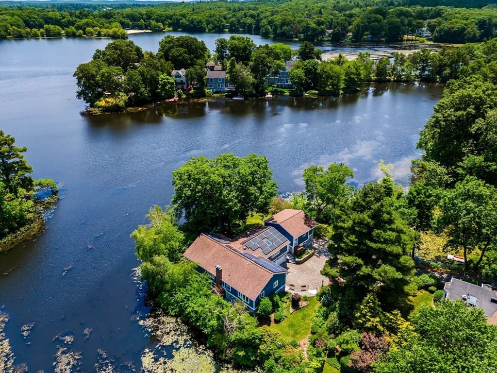 64 Shore Road photo 3