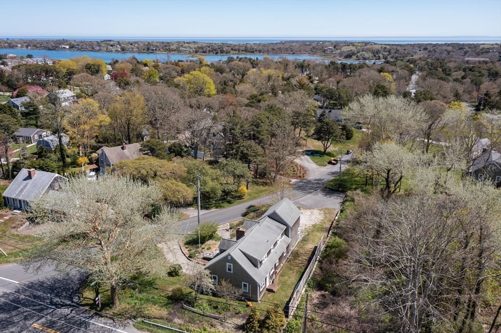 10 Vineyard Ave