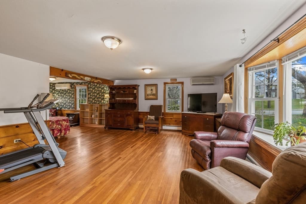 10 Vineyard Ave photo 5